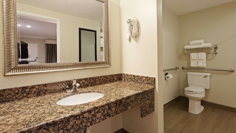 Фото Best Western Woodland Hills Inn