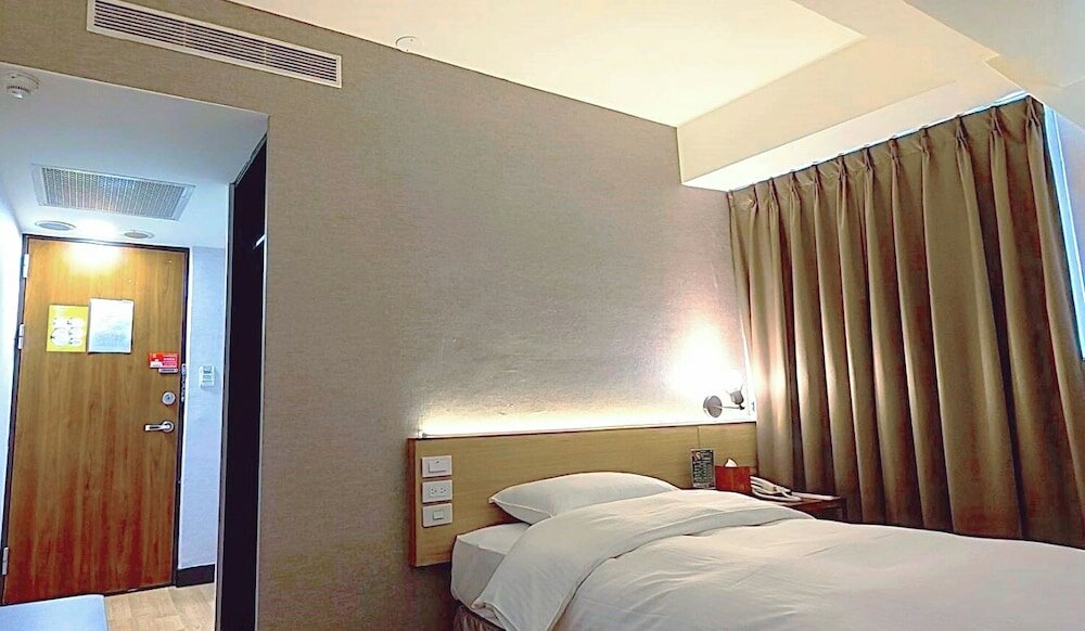 Фото New World Hotel