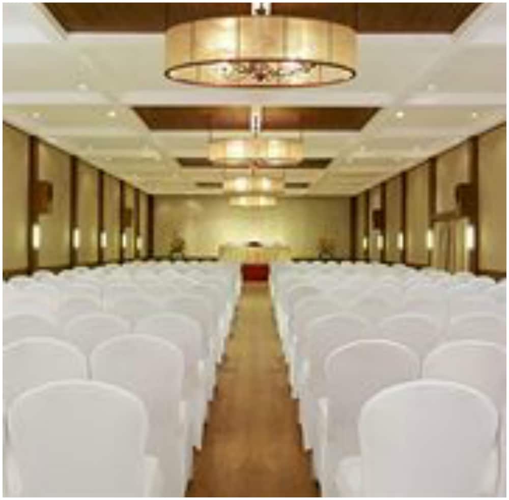 Фото Vivanta Ernakulam, Marine Drive