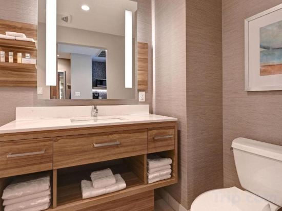Фото Home2Suites by Hilton Anaheim Resort