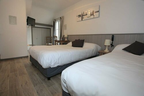 Гостиница Hotel le Lion d'or в Сен-Бриё