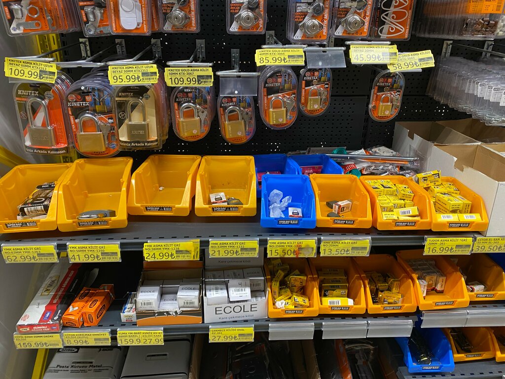 Clothing store Topcuoglu Bazaar, Osmancik, photo