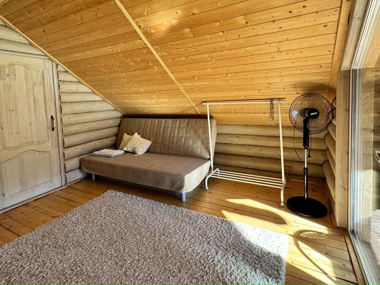 Фото Дом и река