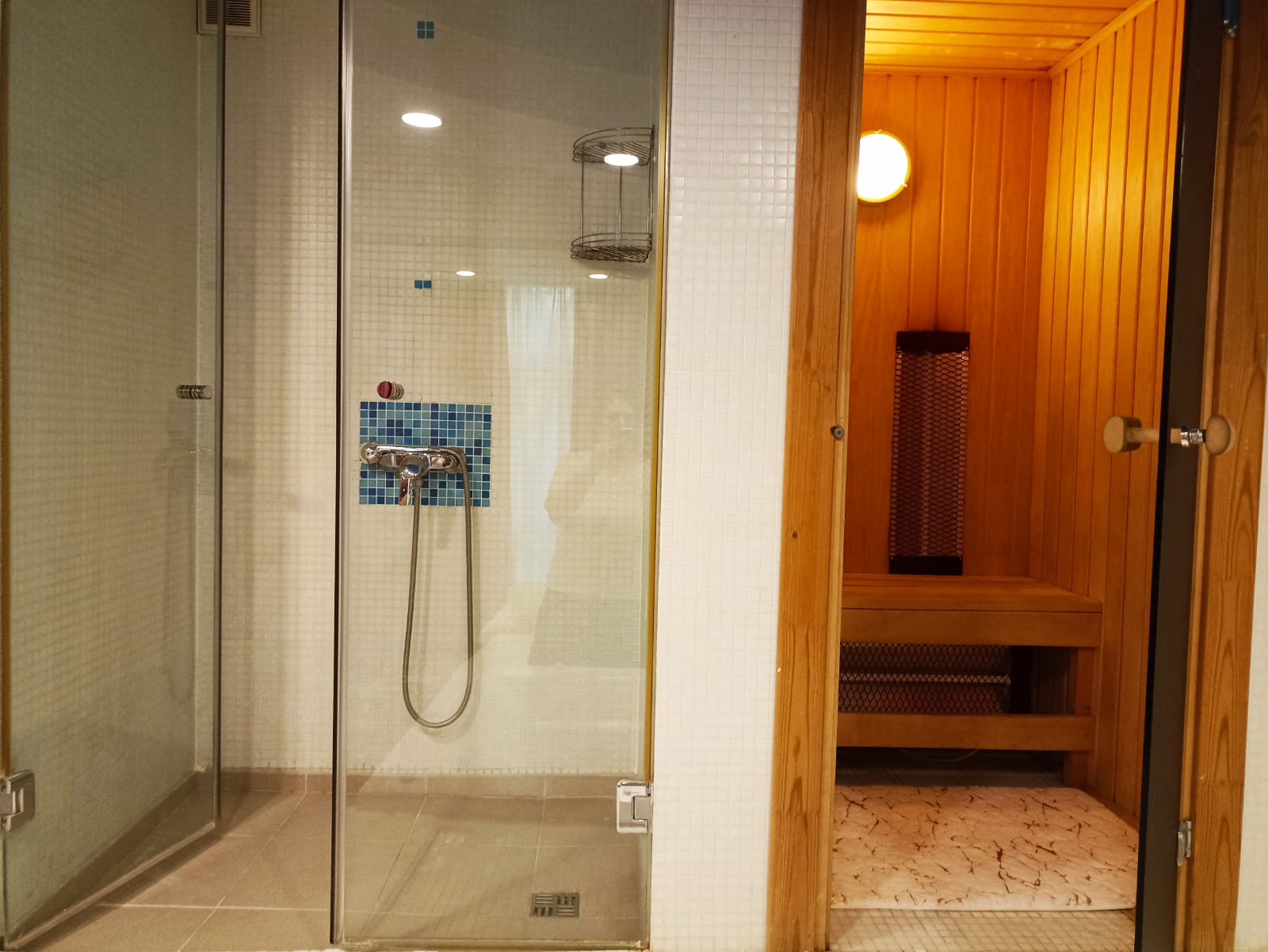 Фото Апартаменты евродвушка с джакузи и сауной 65кв. м