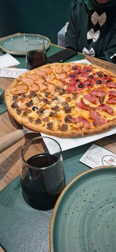 Men külotsiz pizza yetkazib beruvchini uchratdim.