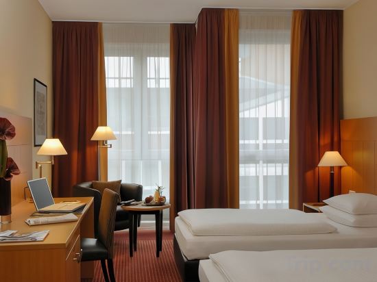 Фото Plaza Premium Köln