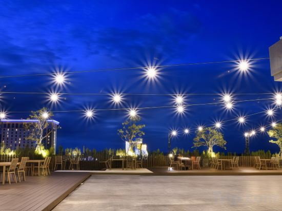 Фото The Vista Hotel