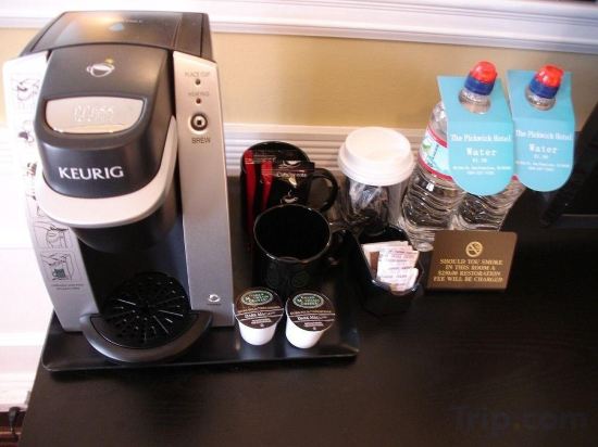 Фото The Pickwick Hotel