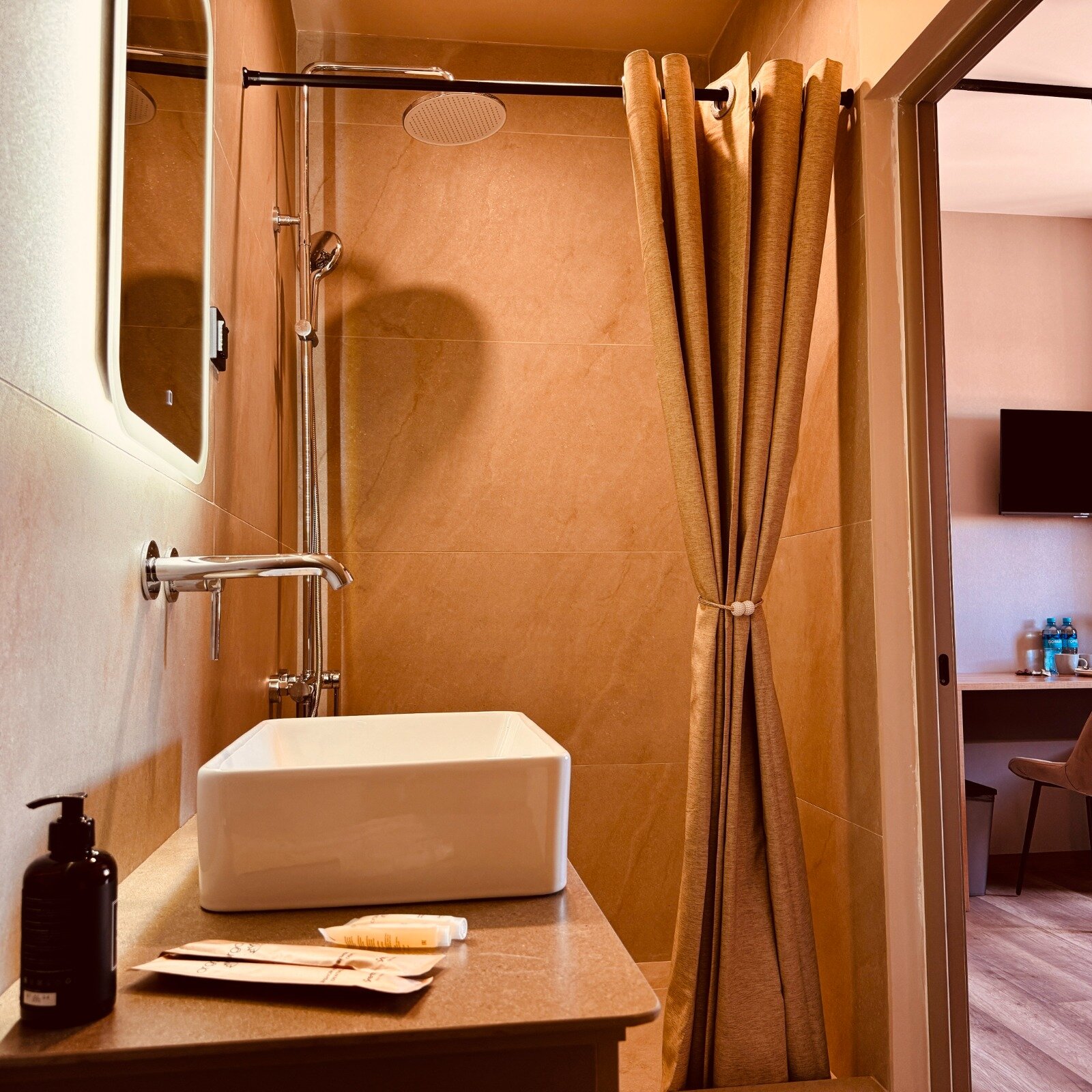 Фото отеля 2