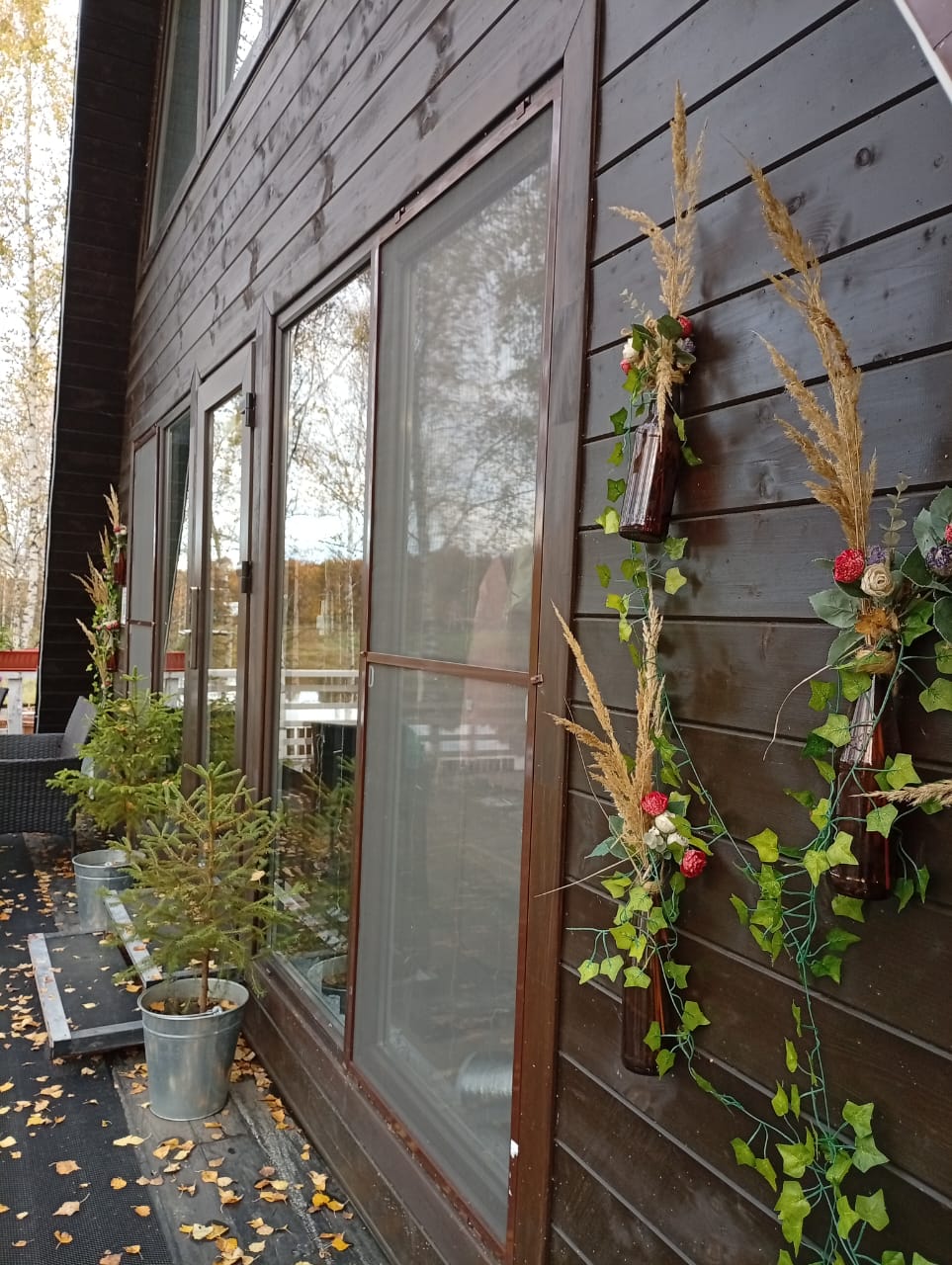 Фото Дом у озера в лесу