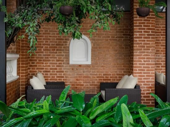 Фото Hotel Thrive A Tropical Courtyard