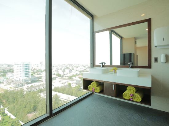 Фото Yarra Ocean Suites Danang