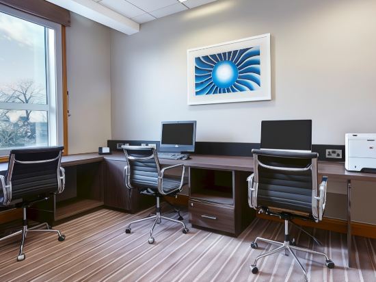 Фото Hilton Garden Inn London Heathrow Airport