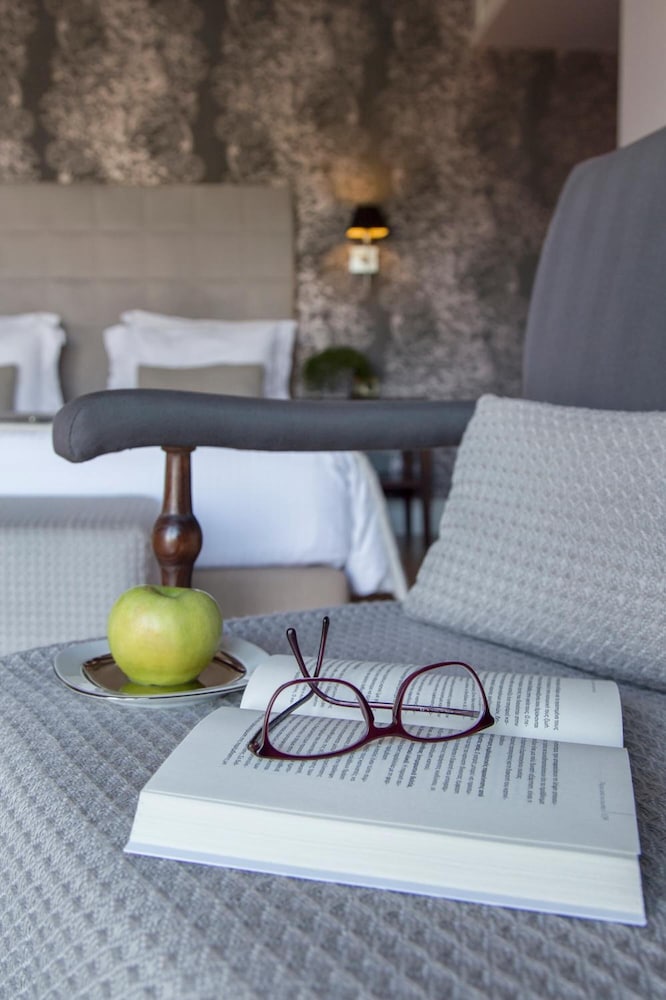 Фото The Y Hotel