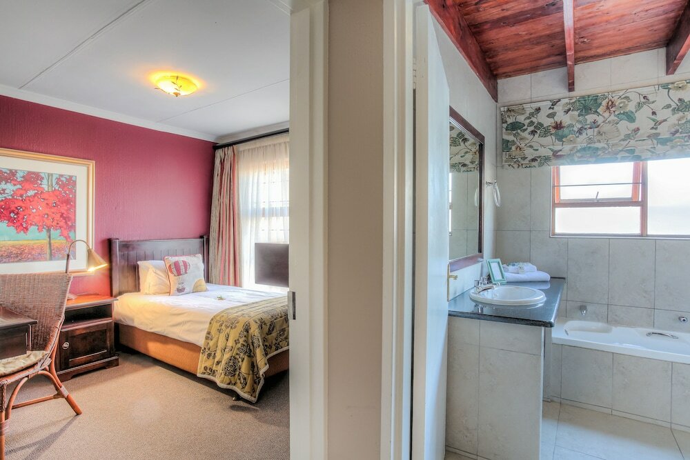 Фото Sunninghill Guest Lodge