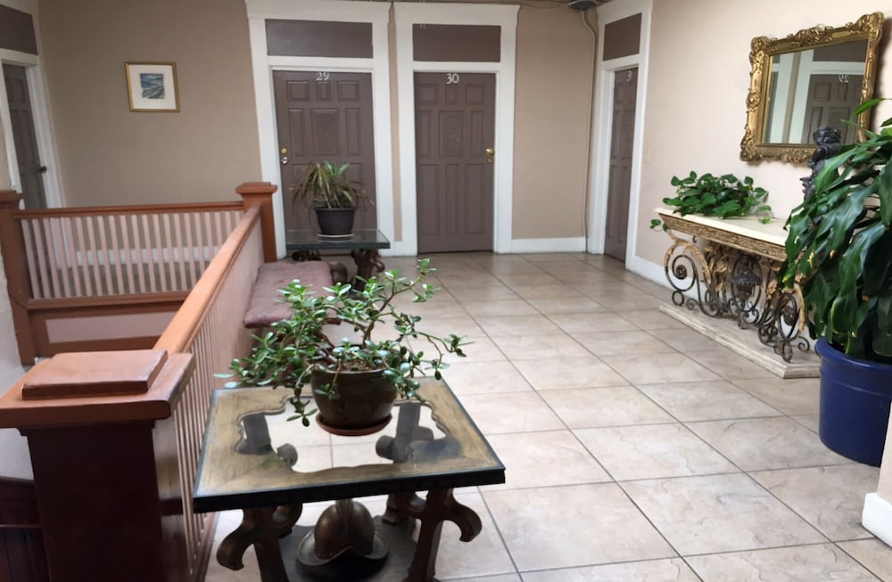 Фото Monterey Inn Hotel