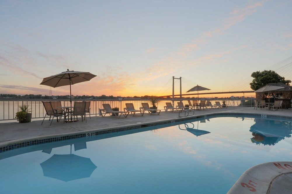 Фото Clover Island Inn