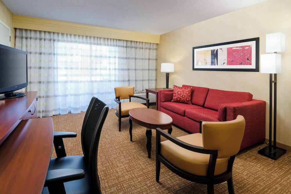 Фото Courtyard by Marriott Fresno