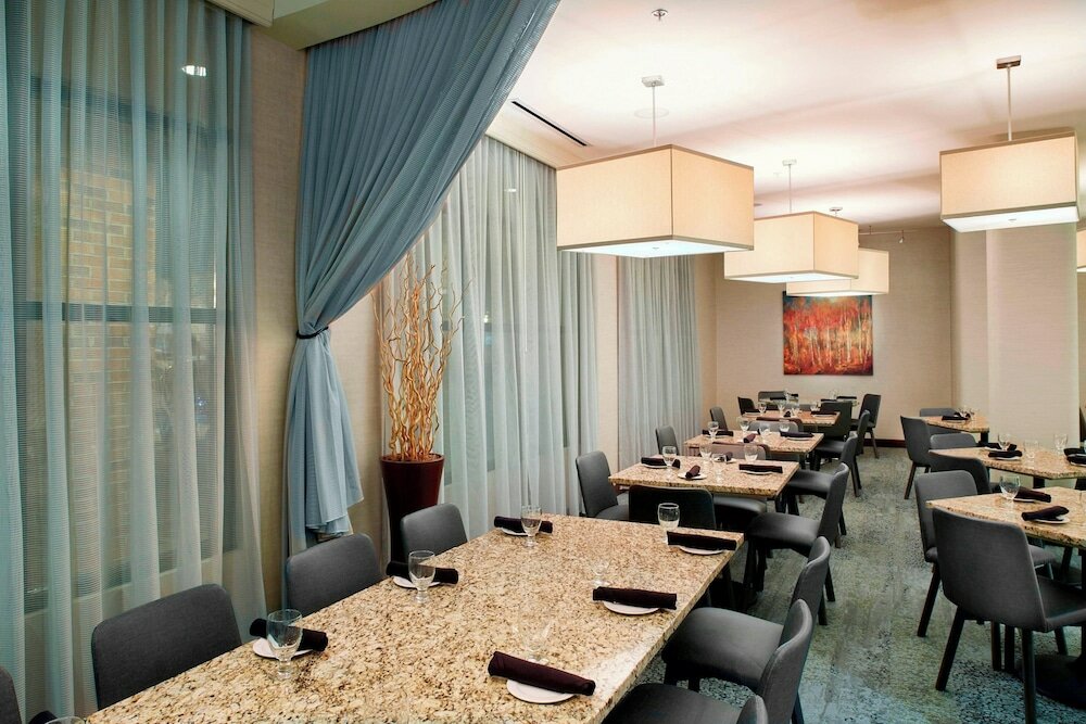 Фото Courtyard by Marriott Hamilton