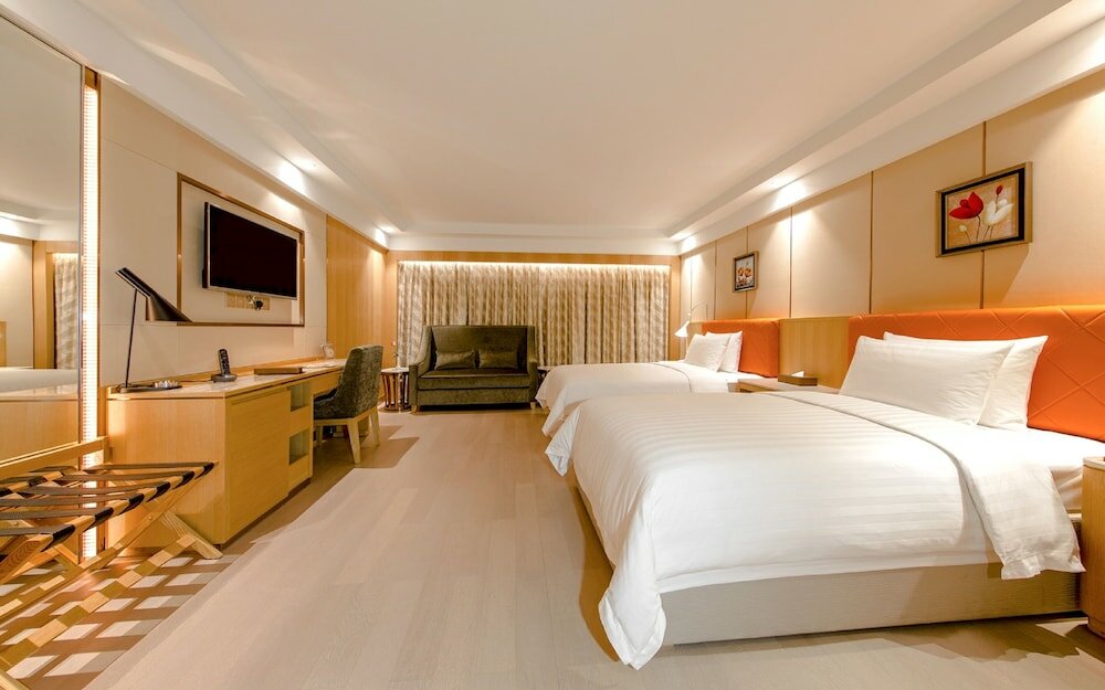 Фото Royal Dragon Hotel