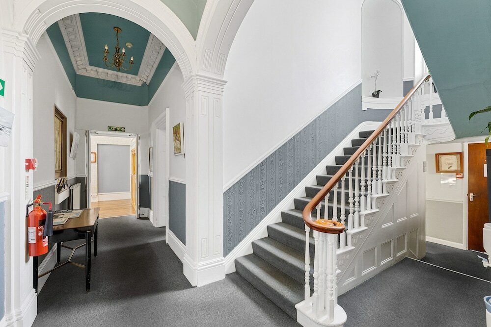 Фото Oyo Plymouth Central Hotel