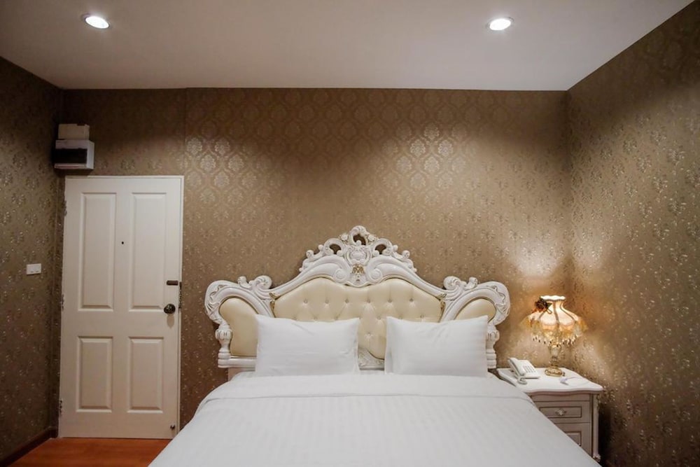 Фото The O-Zone Airport Inn