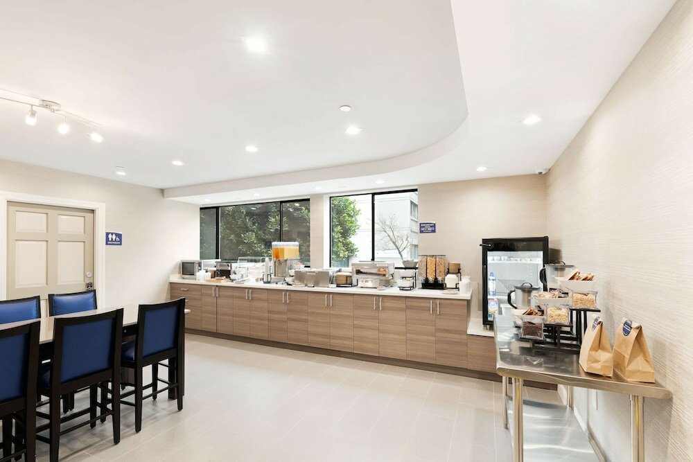 Фото Best Western Red Coach Inn