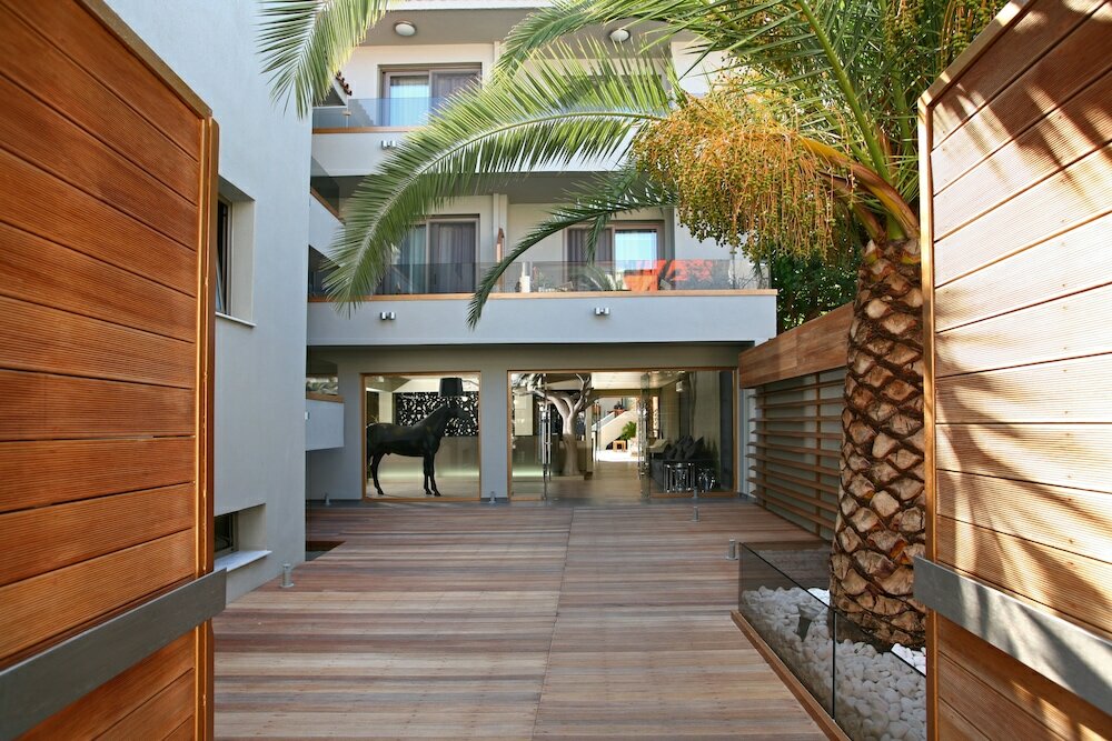 Фото Bourtzi Hotel