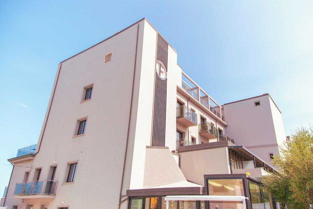 Фото Ferretti Beach Hotel