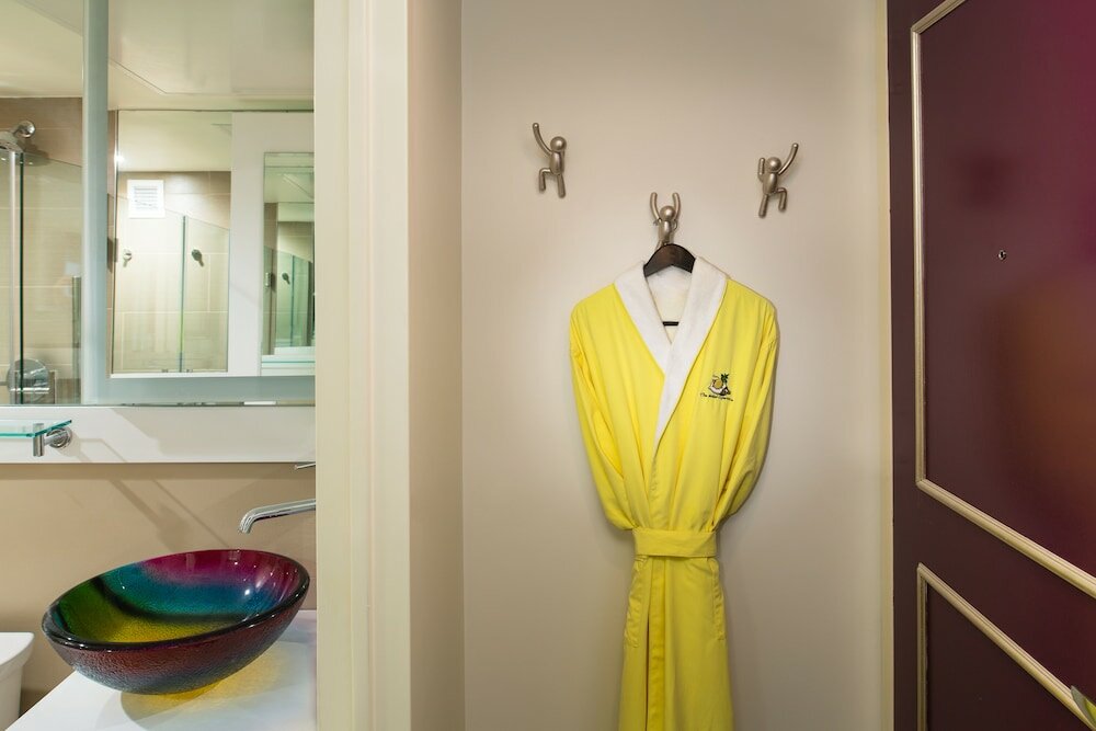 Фото Staypineapple, An Artful Hotel