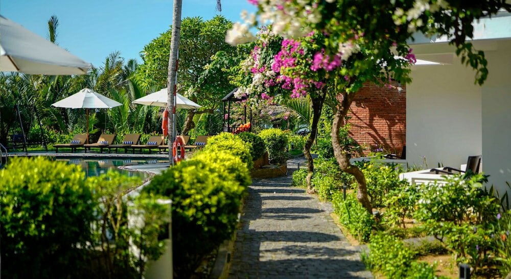 Фото Hoi An Coco River Resort & SPA