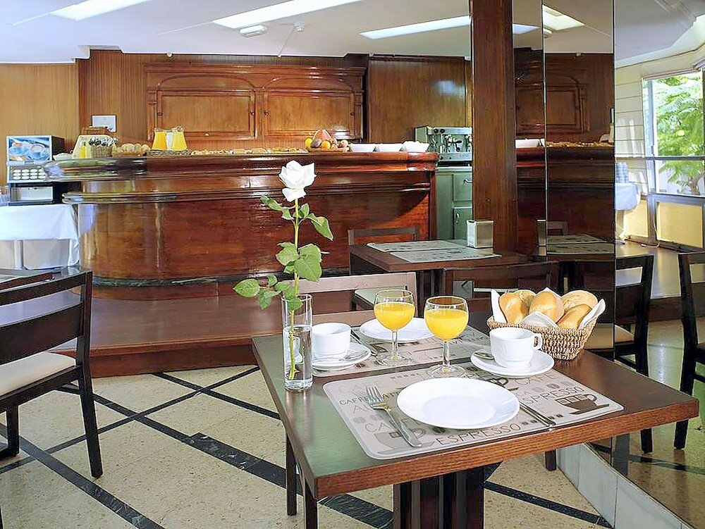 Фото Hotel Adonis Pelinor