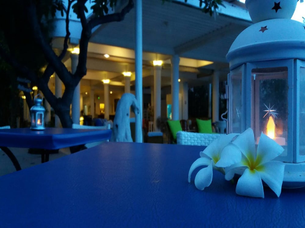 Фото Nern Chalet Beachfront Hotel