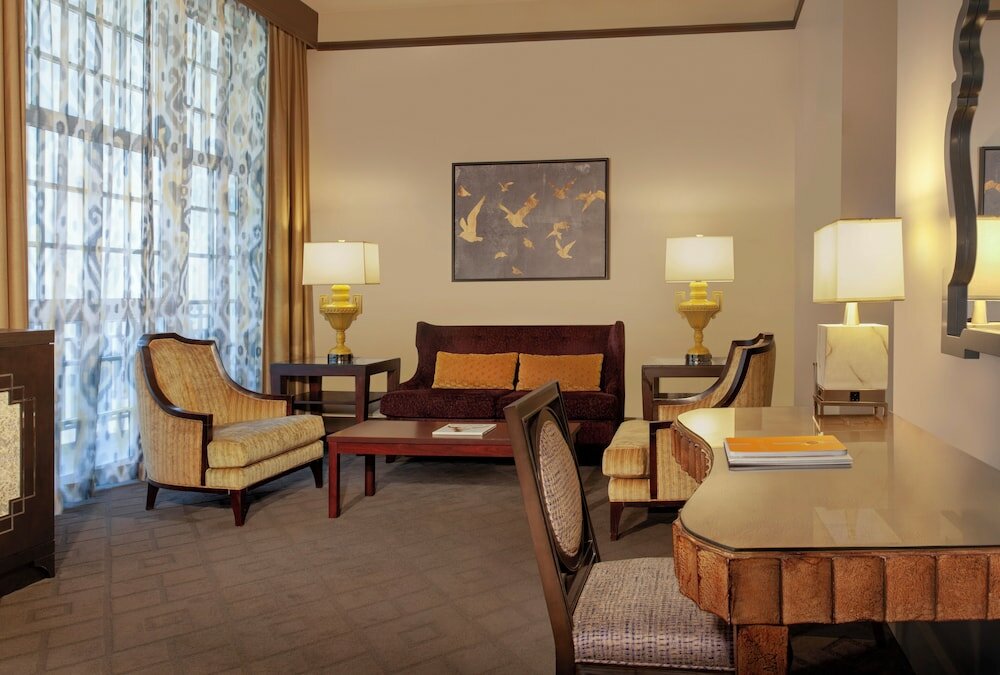 Фото The Ashton Hotel