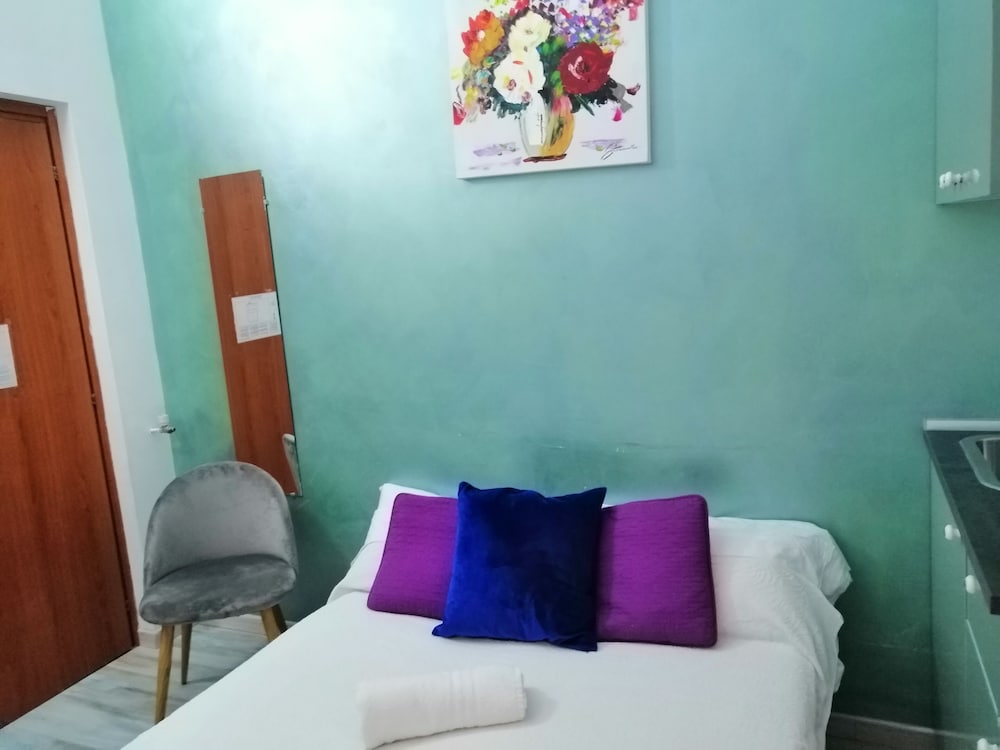 Фото Roman Holidays Hostel