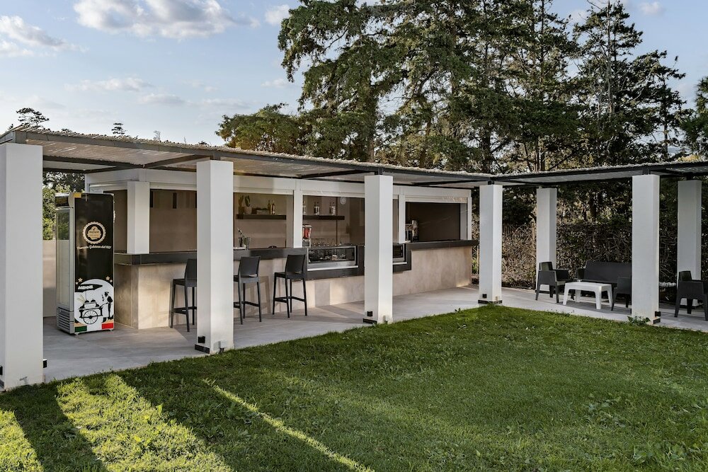 Фото Sunrise Village Hotel