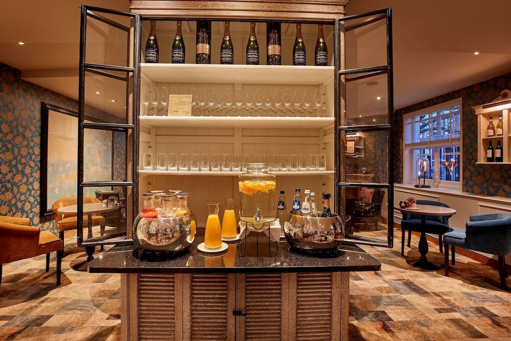 Фото Carlton Ambassador Hotel