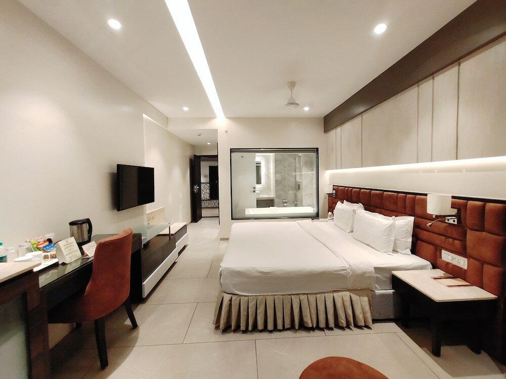 Фото The Flora Grand