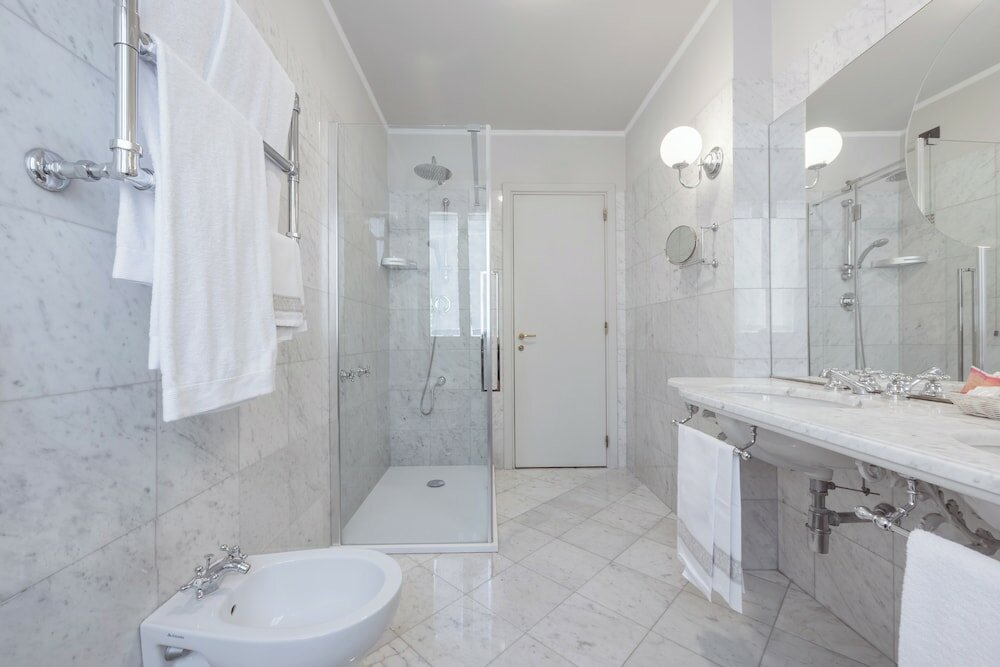 Фото Racetrack Road Hotel