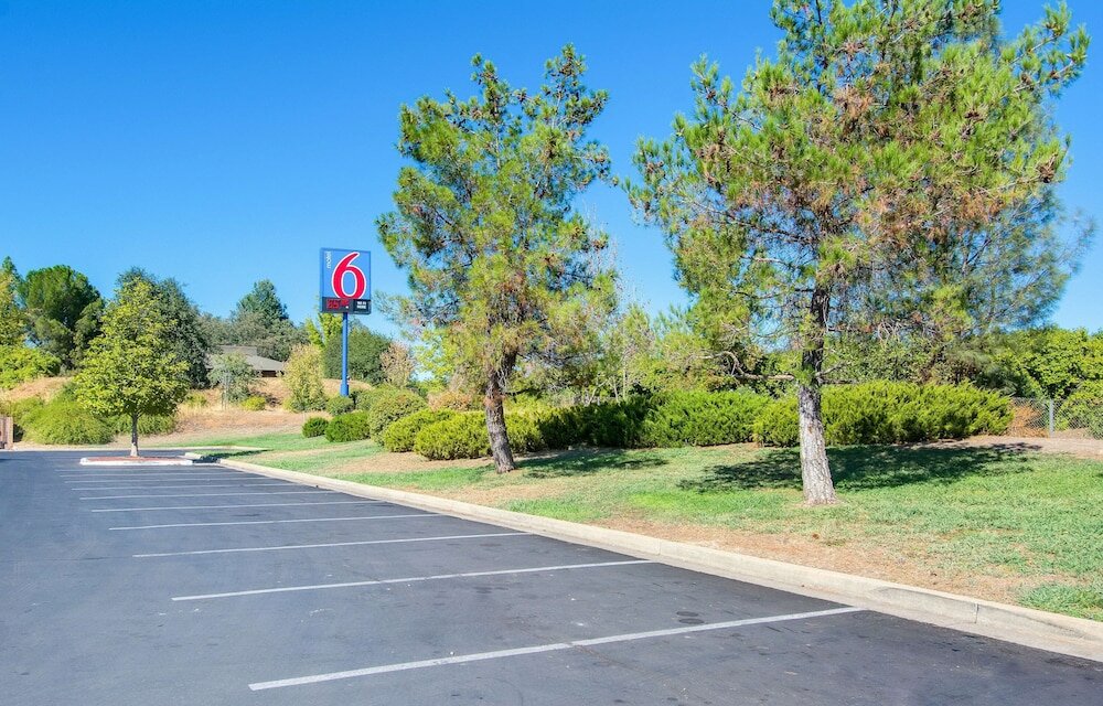 Фото Motel 6 Redding, Ca - South