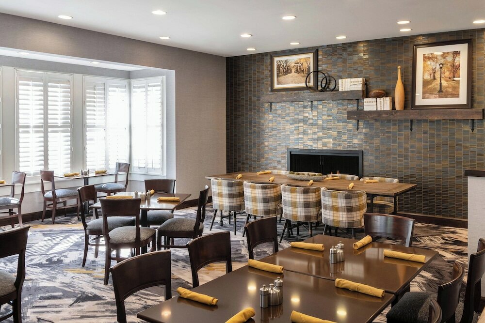 Фото Sheraton Ann Arbor Hotel