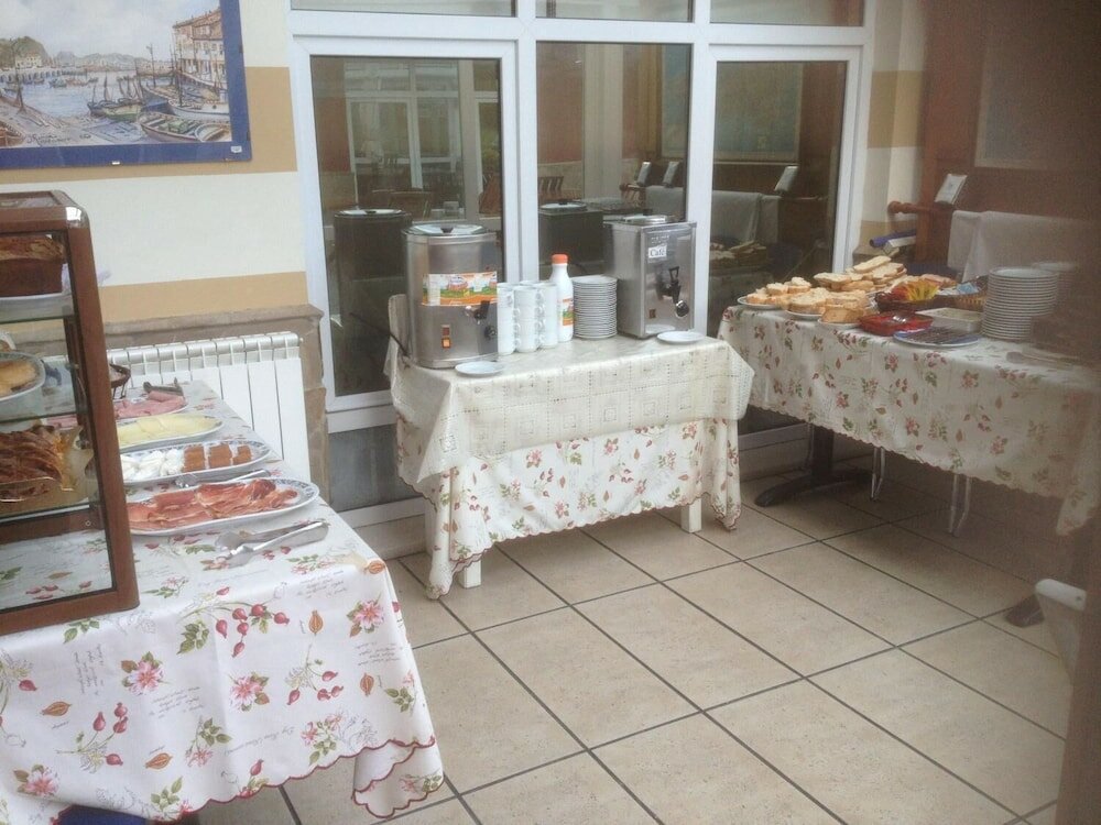 Фото Hotel Azpiazu