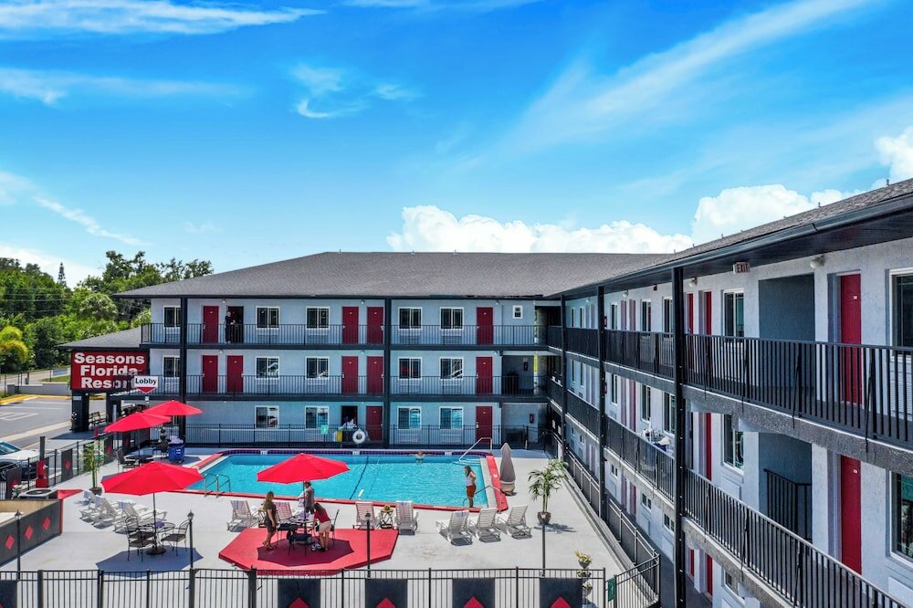 Фото Seasons Florida Resort