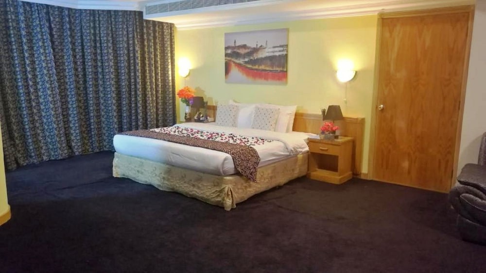 Фото Phoenicia Tower Hotel