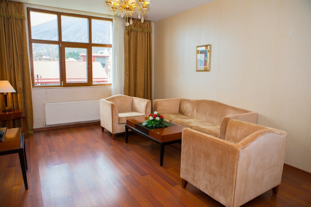 Фото Sheki Palace Hotel