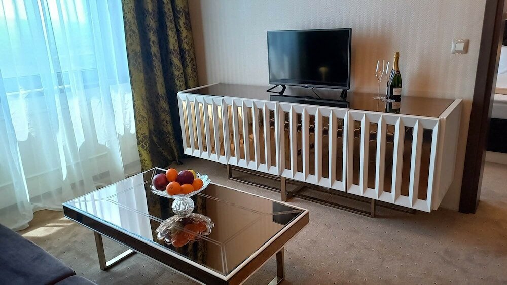 Фото Astoria Grand Hotel