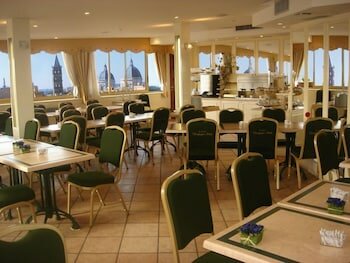 Фото Champagne Palace Hotel