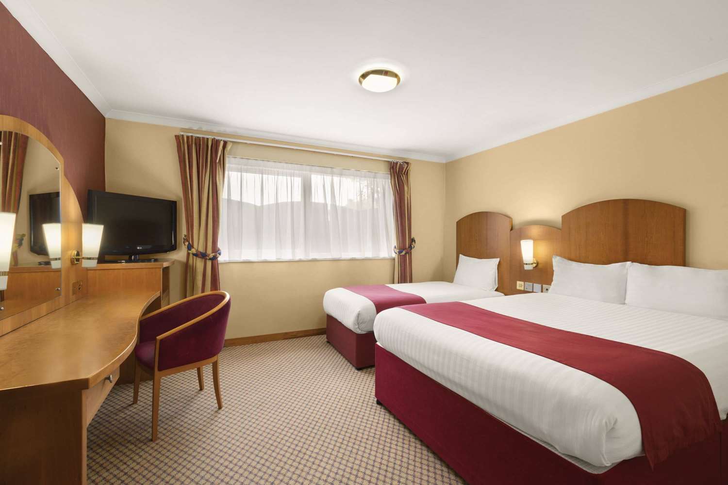 Фото Savera Hotel South Ruislip