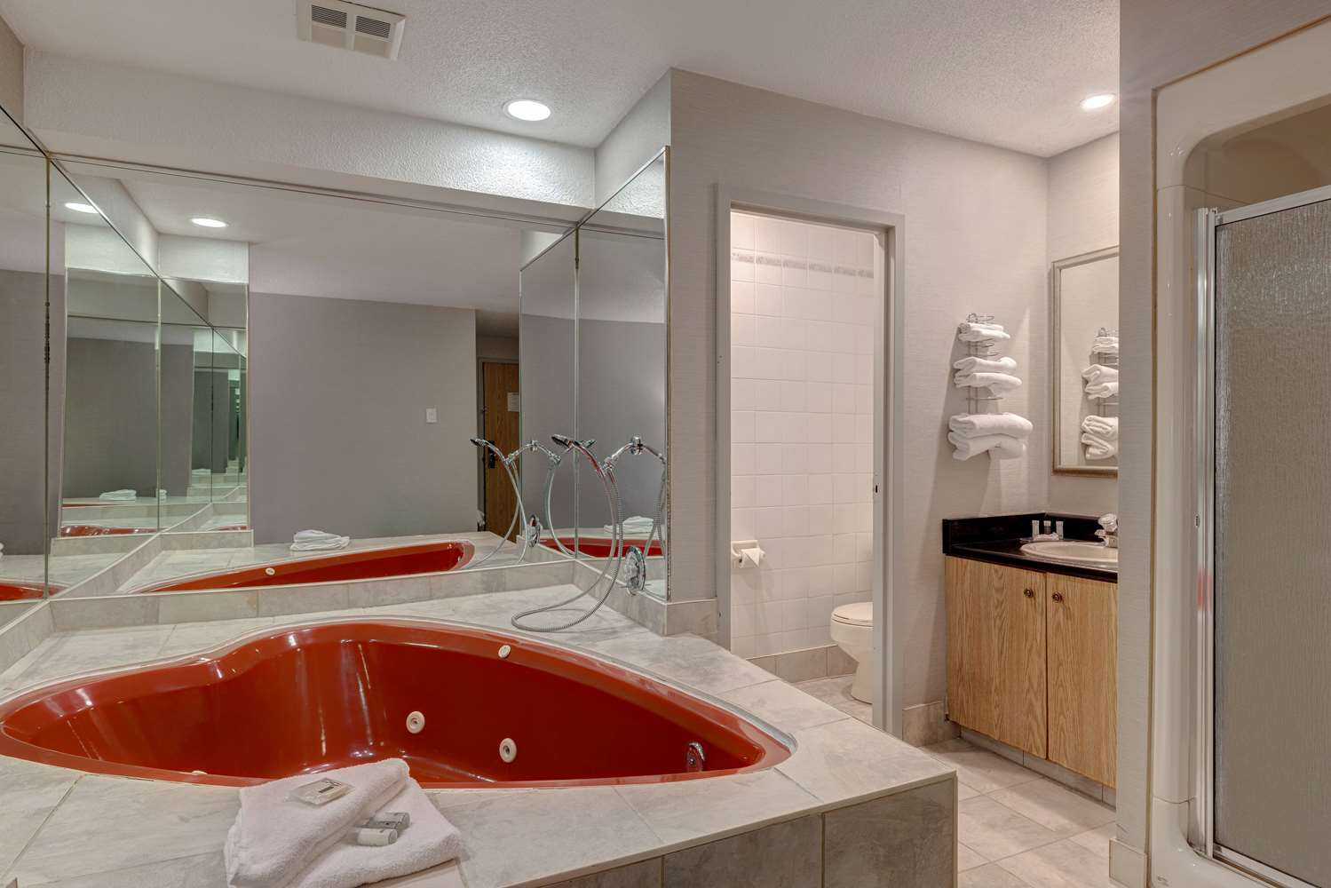 Фото Days Inn by Wyndham Niagara Falls Near The Falls