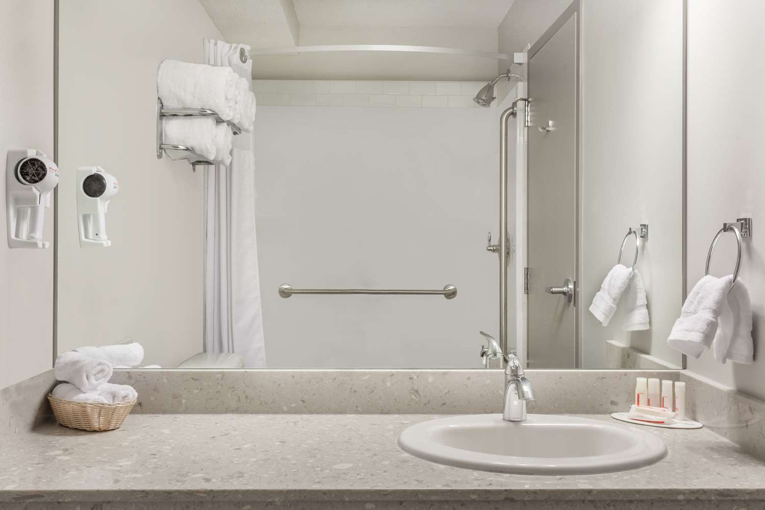 Фото Ramada by Wyndham Grassland